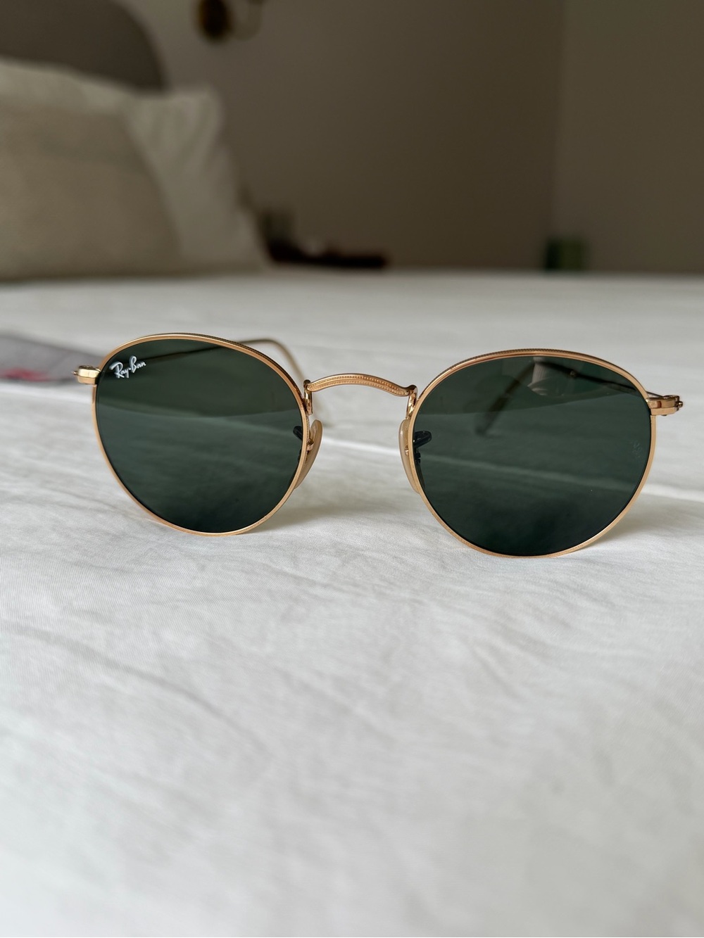 Ray-Ban Round Metal Gold Frame Sunglasses with Green Lenses in Small size